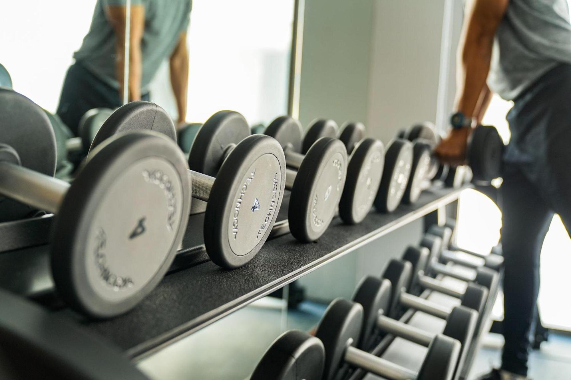The Salil Hotel Riverside بانكوك المظهر الخارجي الصورة Dumbbells on a rack