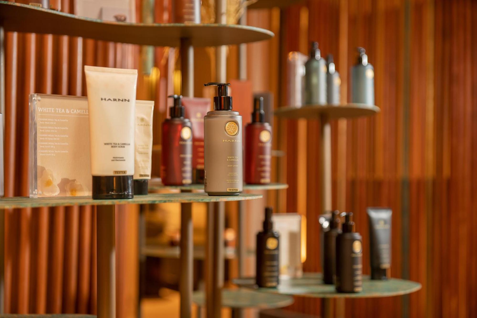 The Salil Hotel Riverside بانكوك المظهر الخارجي الصورة Products at the spa