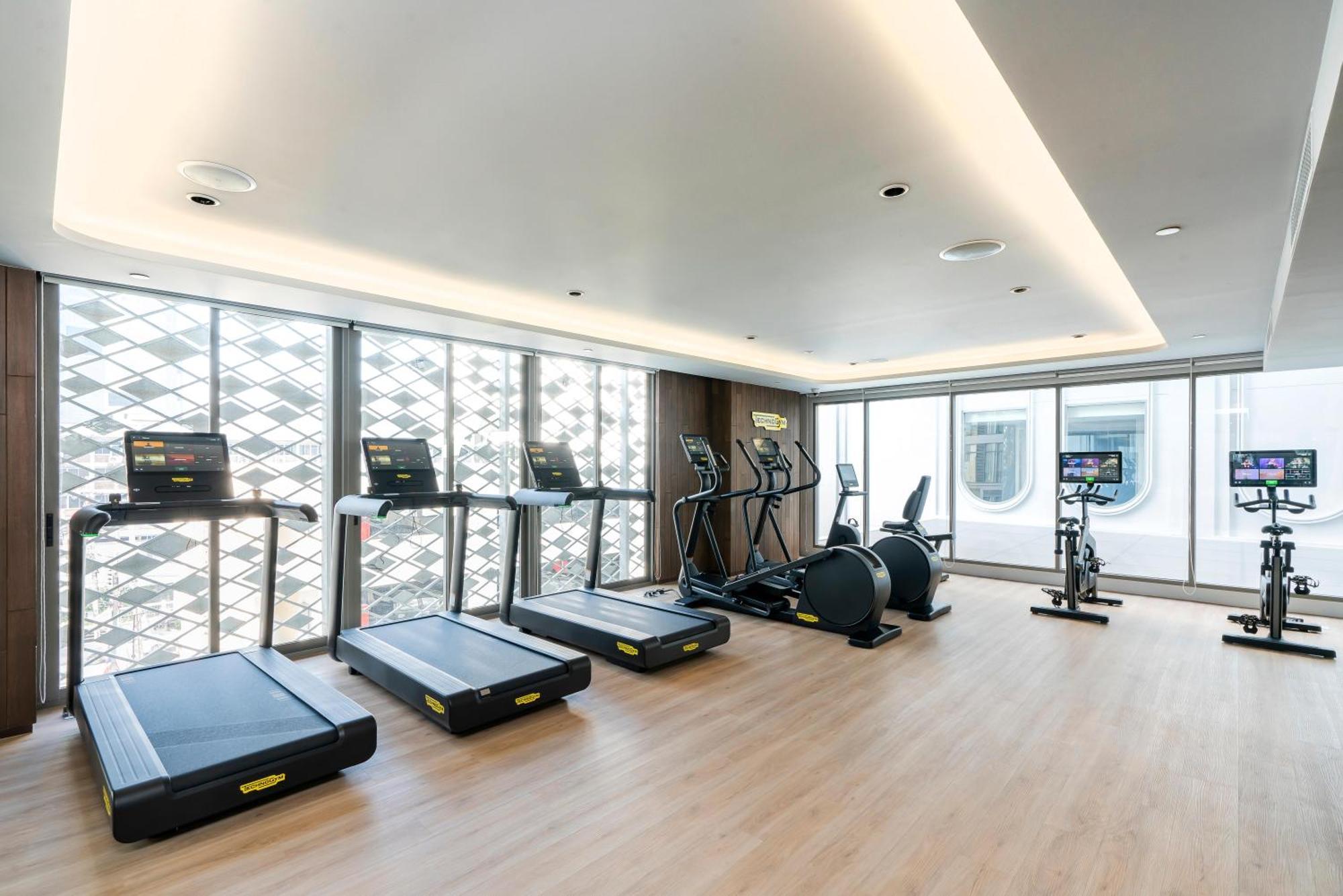 The Salil Hotel Riverside بانكوك المظهر الخارجي الصورة The gym at the hotel