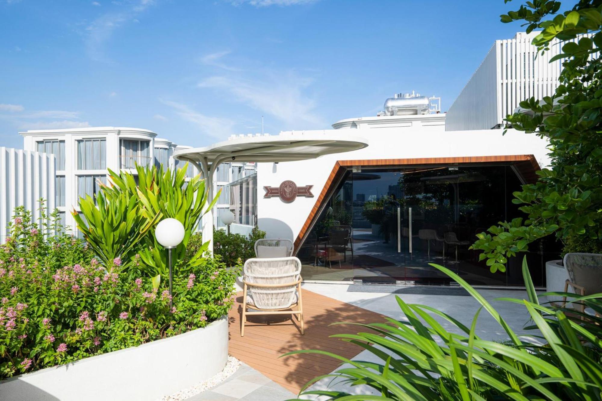 The Salil Hotel Riverside بانكوك المظهر الخارجي الصورة The Deck