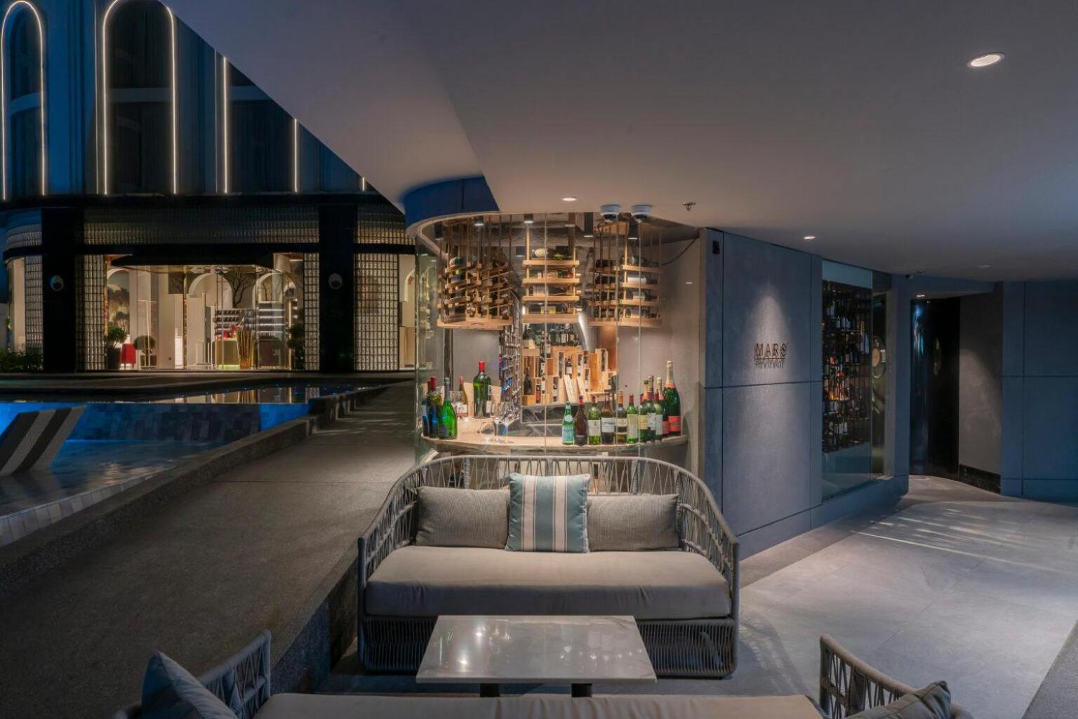 The Salil Hotel Riverside بانكوك المظهر الخارجي الصورة The bar at the 101 bar