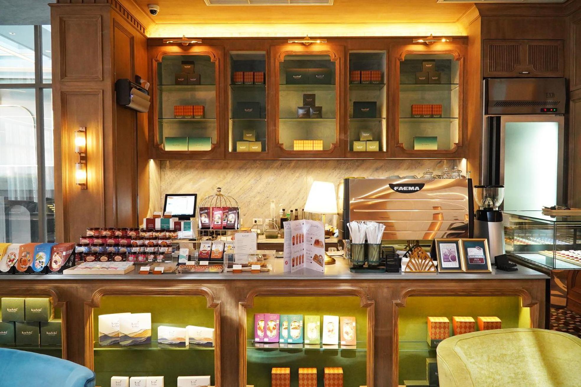 The Salil Hotel Riverside بانكوك المظهر الخارجي الصورة A tea bar in Hong Kong